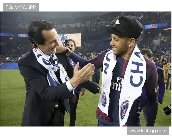 内马尔邀老球迷拥抱落泪动人心